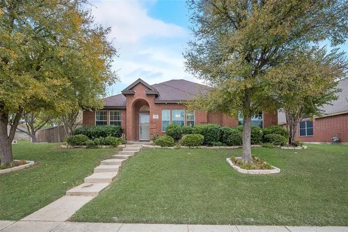 723 Fox Glen Road, Lancaster, TX 75146 for Sale