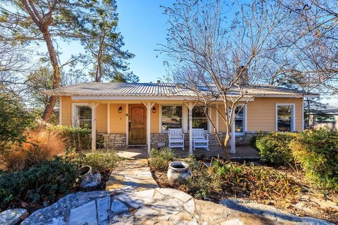 105 Creek St, Fredericksburg, TX 78624 for Sale