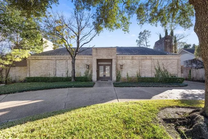 10103 Briar Forest Dr, Houston, TX 77042 for Sale