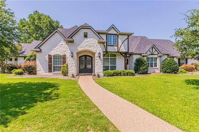 406 Winding Creek Lane, Mc Gregor, TX 76657 for Sale