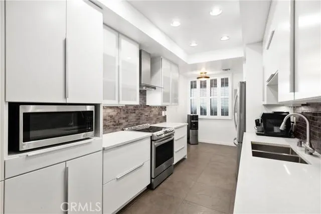 141 S Linden 203, Beverly Hills CA 90212 for Sale