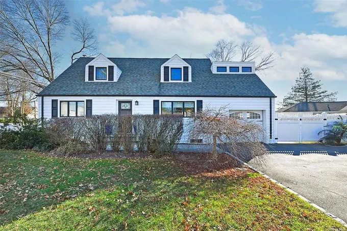3 NICK PL, Plainview, NY 11803 Single Family Residence For Sale  MLS# 3523335