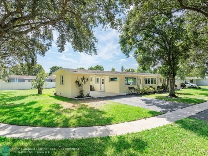 760 Beachwood Lane, Plantation, FL 33317 for Sale