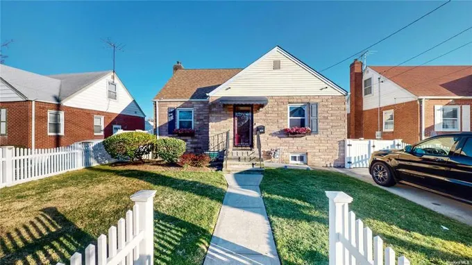 11715 240TH ST, Elmont, NY 11003 Single Family Residence For Sale  MLS# 3523089