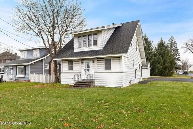 4 Magee Drive, Bethlehem, NY 12077  612670016 for Sale