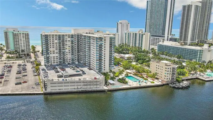 3800 S OCEAN DR APT 414, Hollywood, FL 33019 Condominium For Sale  MLS# A11504487