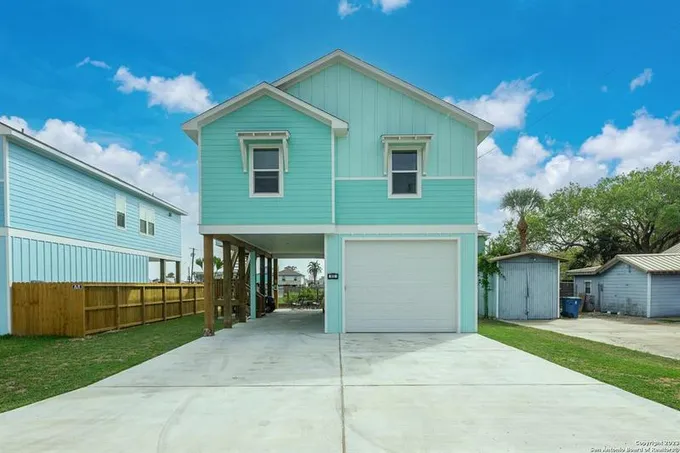 810 S Church st, Rockport, TX 78382 for Sale