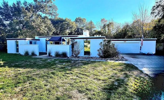 1901 Southwood Dr, Baytown, TX 77520 for Sale