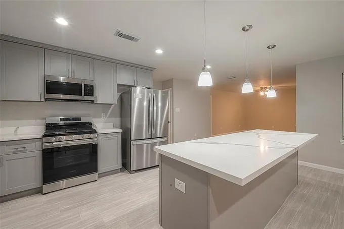 5755 Heron Drive, Houston, TX 77033 for Rent