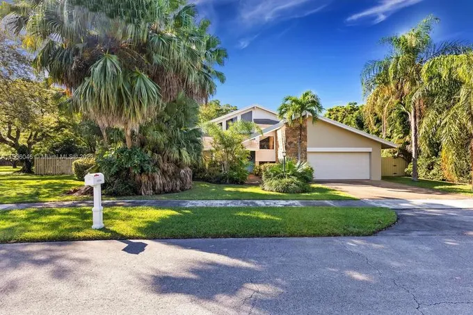 10504 Southwest 115th Court, Miami, FL 33176 for Sale