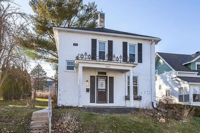 1439 N Algona, Dubuque, IA 52001  613887218 for Sale