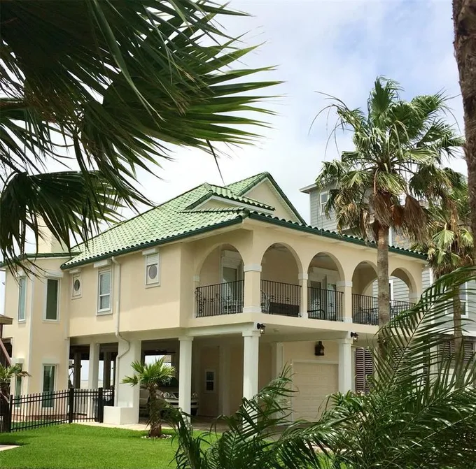 107 Isles End Rd, Tiki Island, TX 77554 for Sale