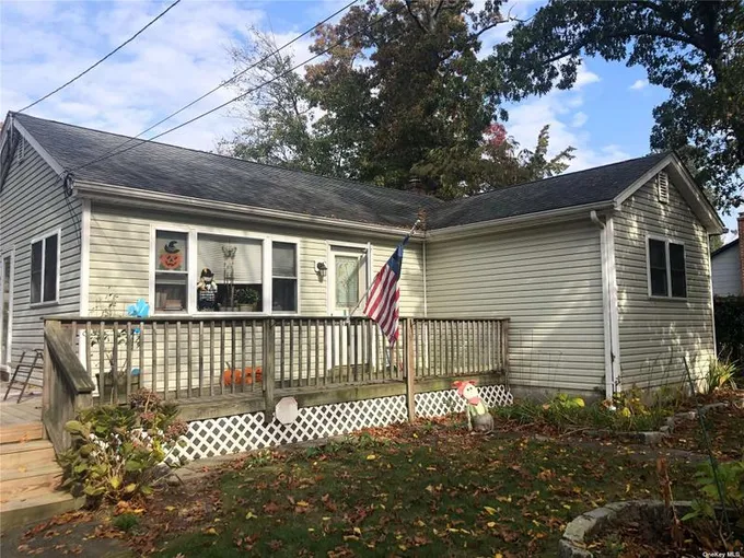 35 Station Avenue, Patchogue, NY 11772 for Sale