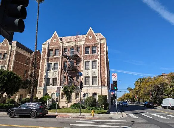603 Cochran Ave unit 110 - Los Angeles, CA 90036 - Home For Rent