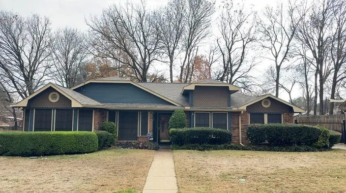 313 Country View Ln, Garland, TX 75043 - MLS 20500860 for Rent