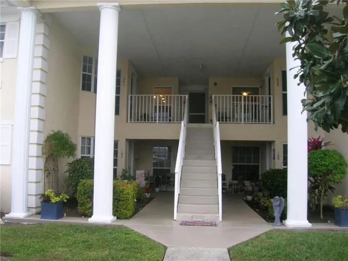700 LAKE ORCHID CIR APT 208, Vero Beach, FL 32962 Condo/Townhouse For Sale  MLS# 274382