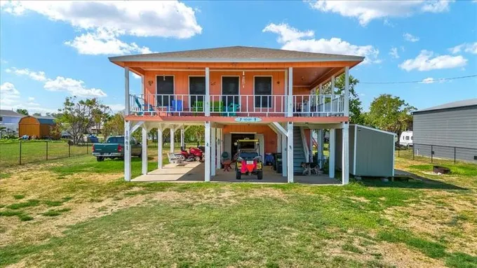 1061 Selwyn Rd, Crystal Beach, TX 77650 for Sale