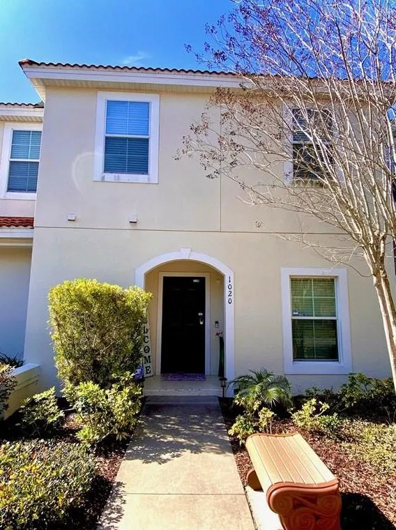 1020 Las Fuentes Dr, Kissimmee, FL 34746 - MLS S5098395 for Sale