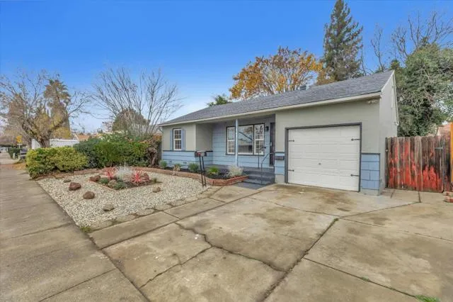 4621 Iowa, Sacramento CA 95824 for Sale