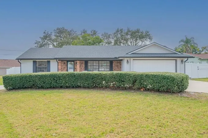 1957 W Chapel Dr, Deltona, FL 32738 - MLS V4934530 for Sale