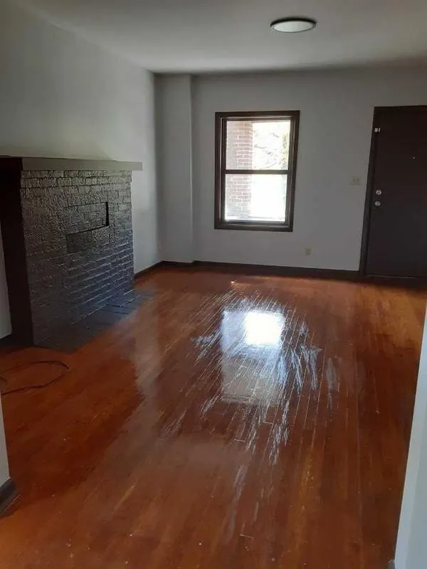 174 Roslyn Dr 3 - 3  174 Roslyn Dr 3 for Sale