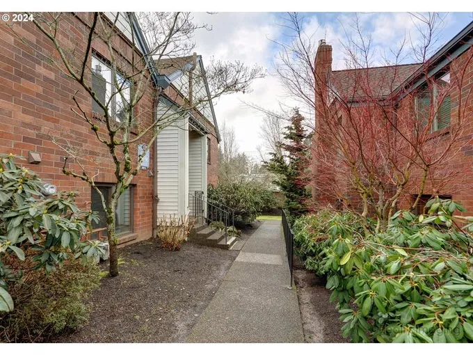 14811 NE SACRAMENTO ST 97, Portland OR 97230 for Sale