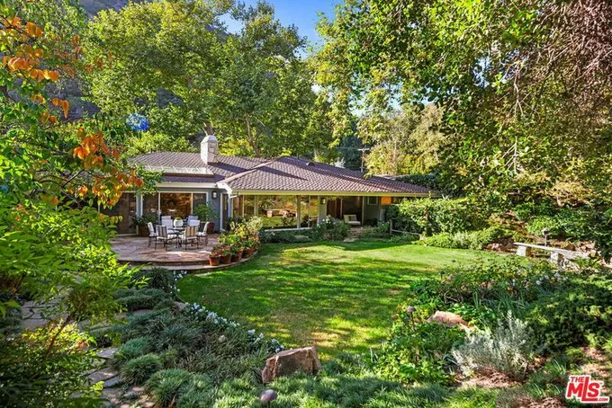 2610 MANDEVILLE CANYON RD, Los Angeles, CA 90049 Single Family Residence For Sale  MLS# 23-336951