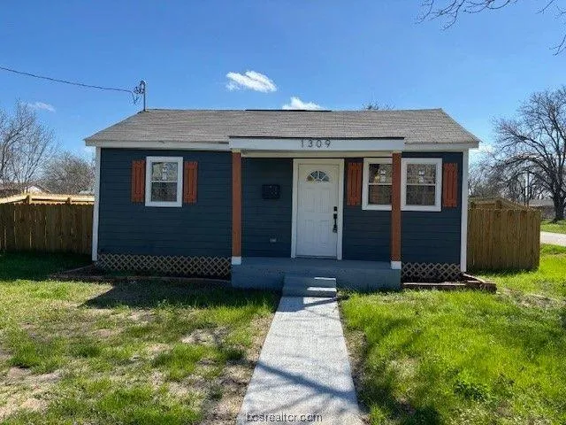 1309 Philen St, Hearne, TX 77859  MLS# 24003026 for Sale
