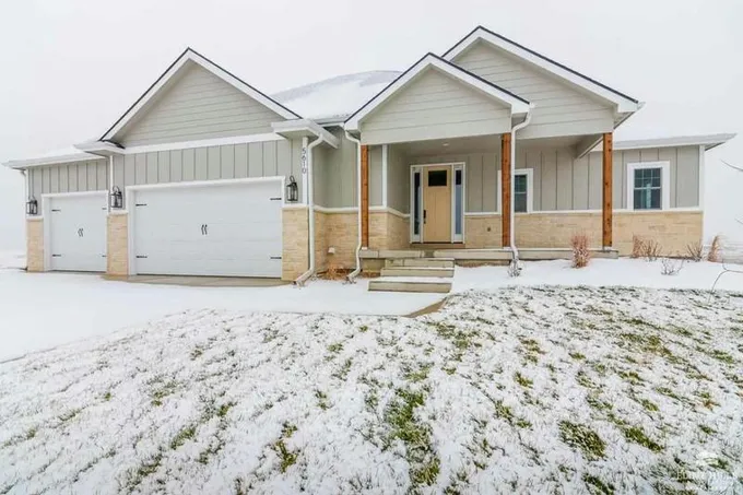 5610 GOHEEN DR, Manhattan, KS 66503 Single Family Residence For Sale  MLS# 20240064