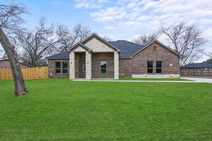 844 Twilight Dr, Cedar Hill, TX 75104 - MLS 20516572 for Sale