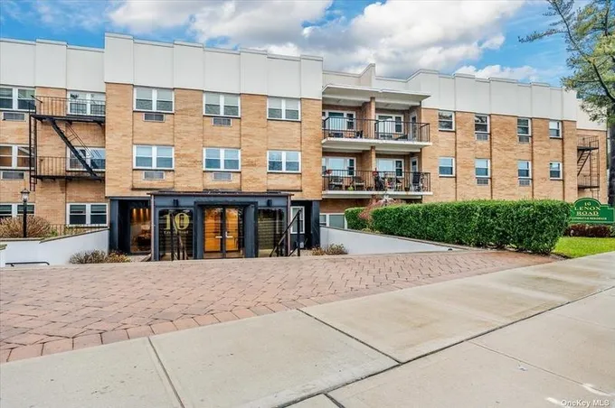 10 Lenox Road, Unit 1G, Rockville Centre, NY 11570 for Sale