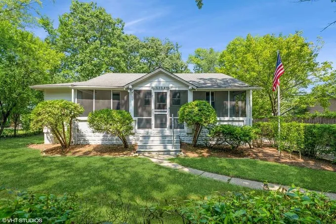 196 E Old Elm Road, Lake Forest, IL 60045  624654385 for Sale