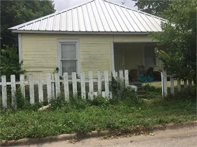 900 E Live Oak St, Lockhart, TX 78644 for Rent