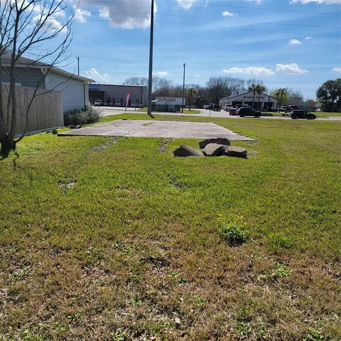 2418 25th Avenue N, Texas City, TX 77590 for Sale