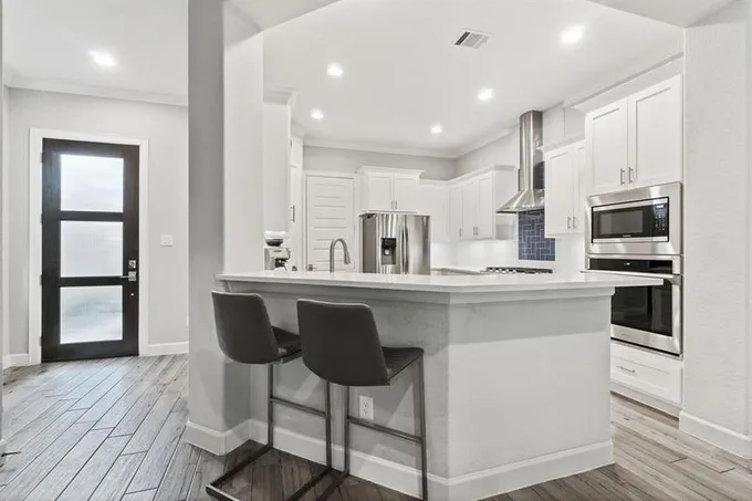 3705 Newhouse St, Houston, TX 77019 for Sale