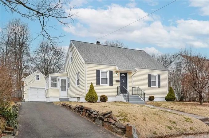 142 Twin Brook Road, Hamden, CT 06514 for Sale