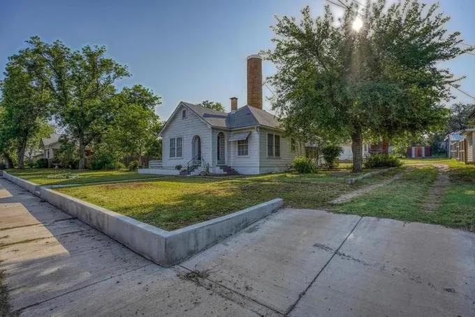 1404 Ford St, Llano, TX 78643 for Sale