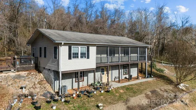 10 Hart Lane, Hendersonville, NC 28792 for Sale