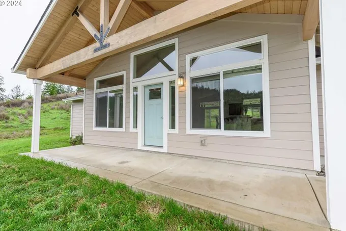 92097 N Fork Ln, Myrtle Point, OR 97458 - MLS 24295236 for Sale