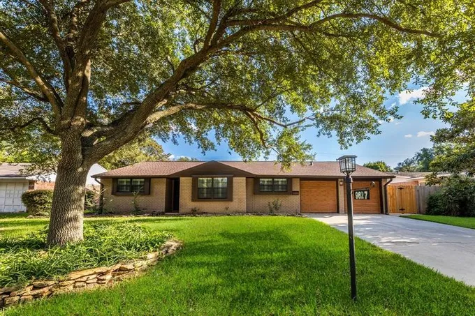 9627 Highmeadow Dr, Houston, TX 77063 for Sale