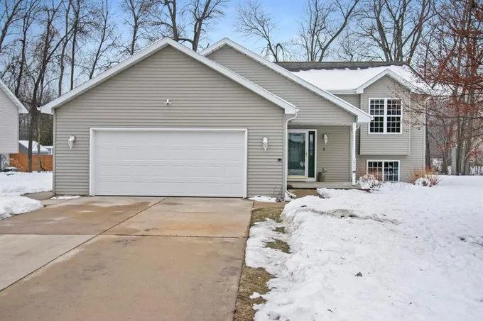 3923 Lloyd Street, Green Bay, WI 54311 for Sale