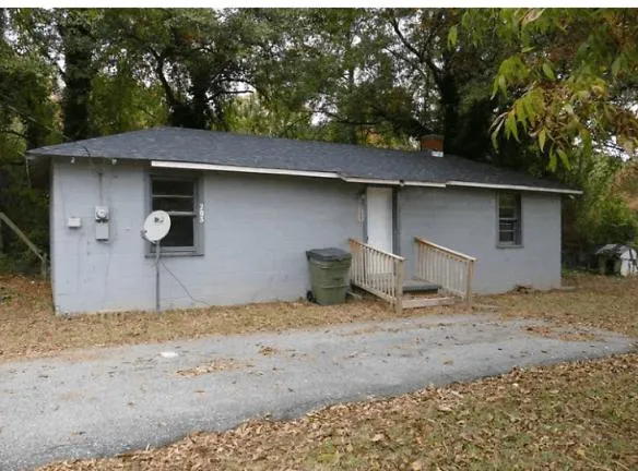 203 Lee St - Gaffney, SC 29340 - Home For Rent