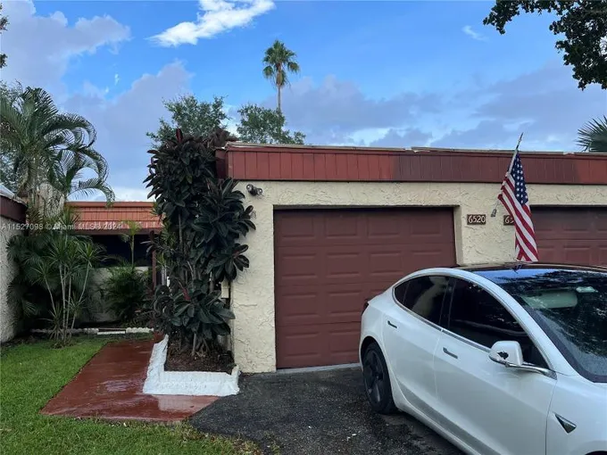 6520 Northwest 98th Terrace, Unit B26, Tamarac, FL 33321 for Sale
