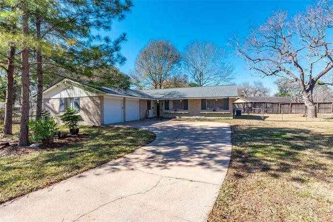 1903 Mermaid Ln, Houston, TX 77062 for Sale