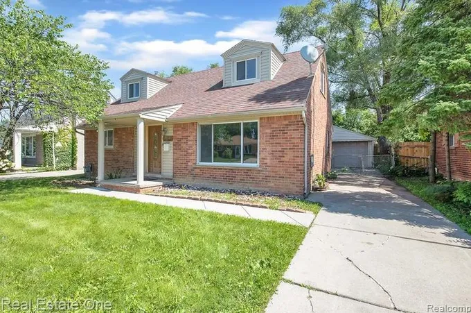 20471 Brooklawn Dr, Dearborn Heights, MI 48127 - MLS 20230093020 for Rent