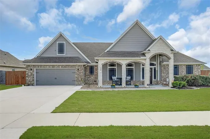 9722 Oaklawn Dr, Mont Belvieu, TX 77523 for Sale