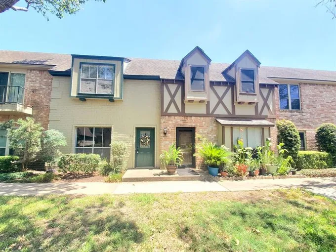 14719 Barryknoll Lane, Unit 64, Houston, TX 77079 for Sale
