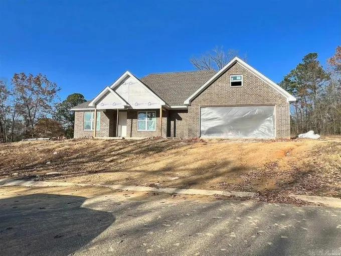 208 SANTA ANA DR, Hot Springs, AR 71913 Single Family Residence For Sale  MLS# 23040058 for Rent