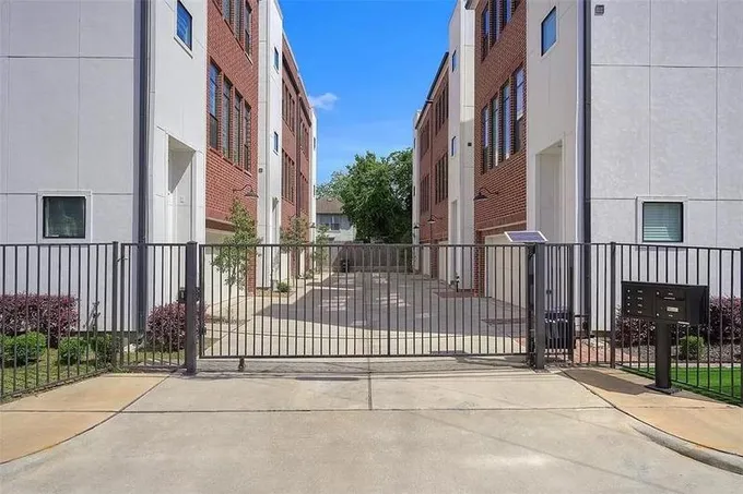 1416 Ruthven St, Houston, TX 77019 for Rent