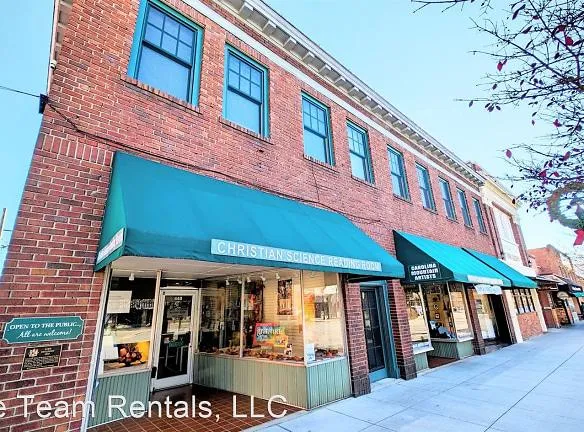 446 N Main St - Hendersonville, NC 28792 - Home For Rent